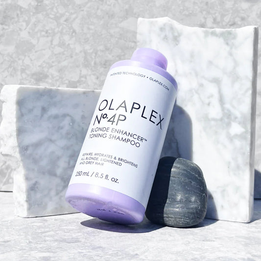 OLAPLEX N°4P Blond Enhancer Toning Shampoo - Vijoličen toniran šampon